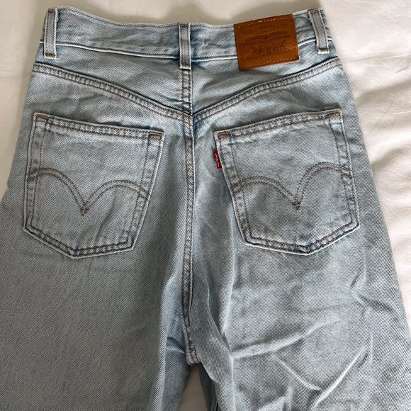 Levis high loose light wash jeans - Picture 5 of 11